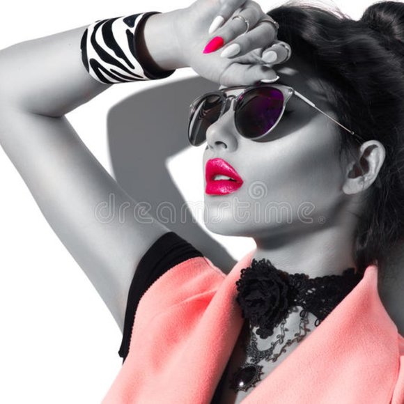 Meet your Posher, Laura - Picture 1 of 1